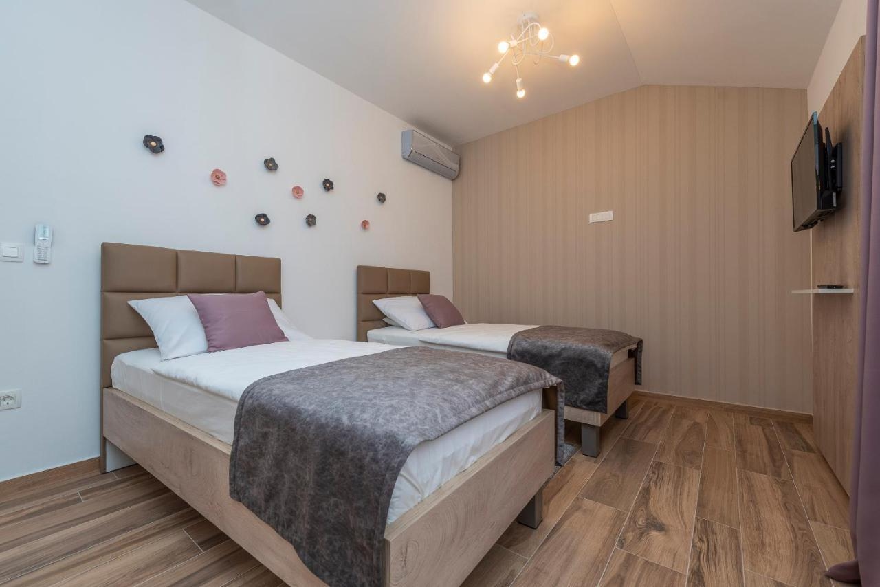Luxury Apartments - La Vir 1 & 2 Exterior photo