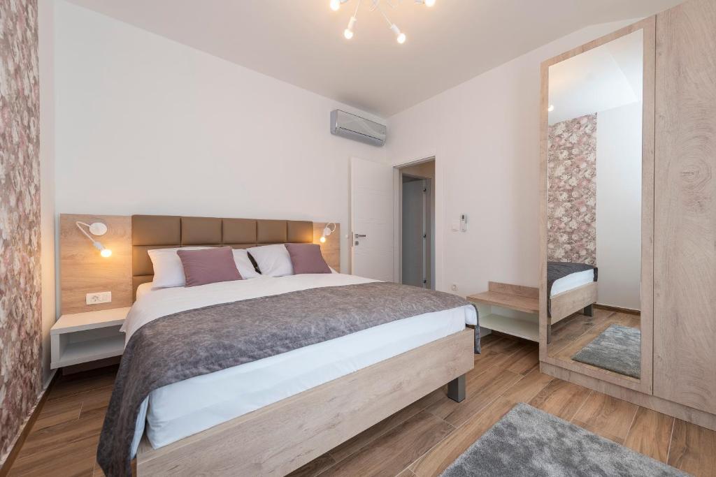 Luxury Apartments - La Vir 1 & 2 Exterior photo