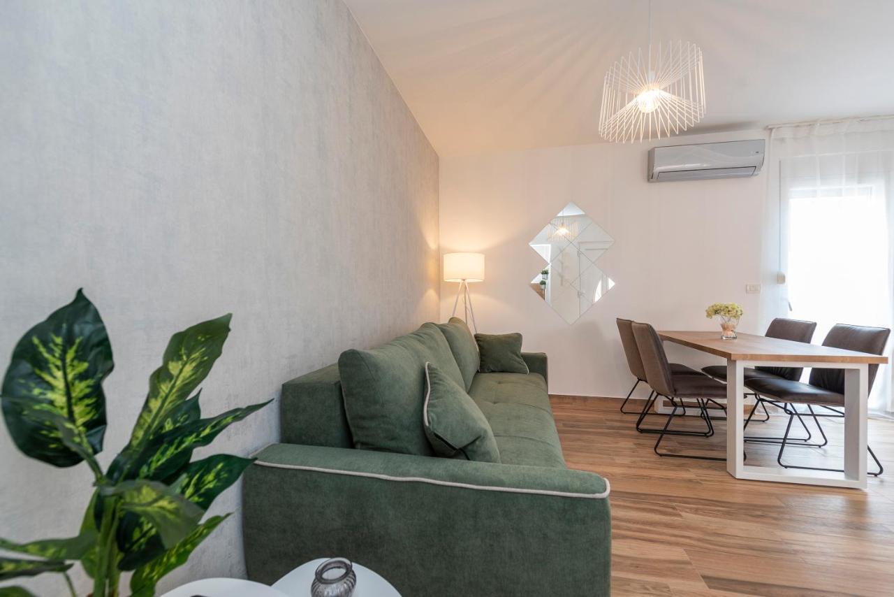Luxury Apartments - La Vir 1 & 2 Exterior photo